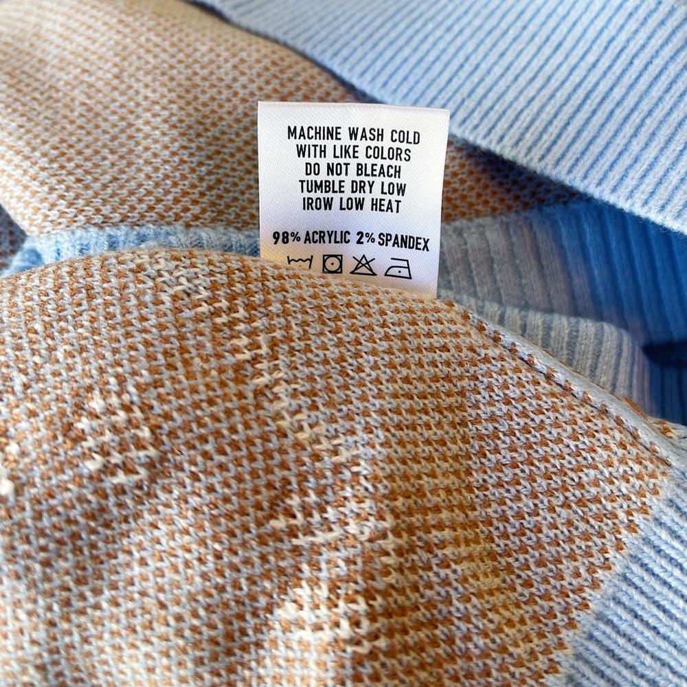 Blue Lakko Pattern Cardigan - Picture 7 of 8